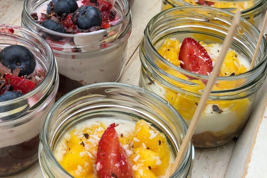fruchtiges tiramisu mit mango-sanddorn-kokos-curd oder blueberry-zitrone-kokos-curd